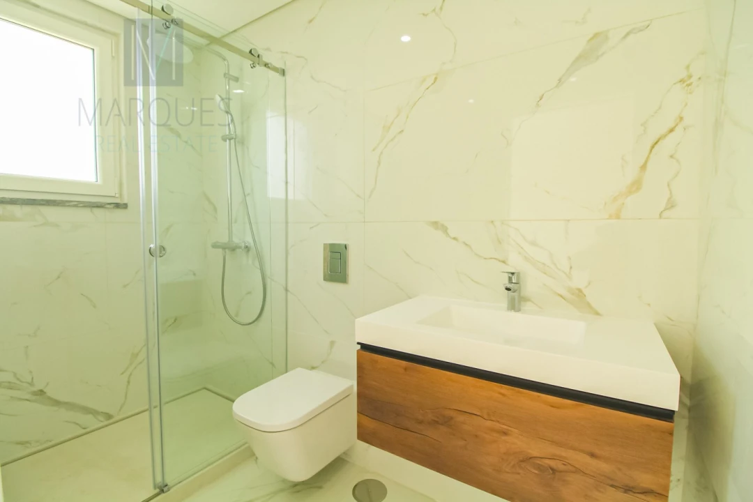 Moradia T4 para Venda em Corroios Foto 35