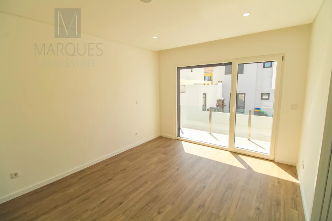 Moradia T4 para Venda em Corroios Foto 36