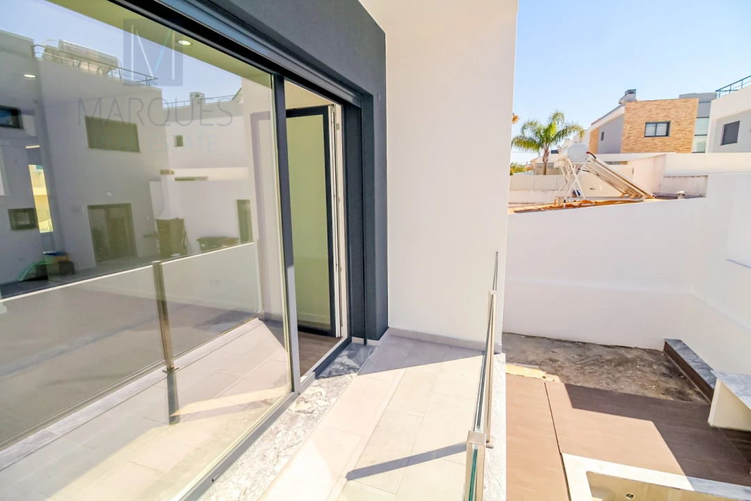 Moradia T4 para Venda em Corroios Foto 38