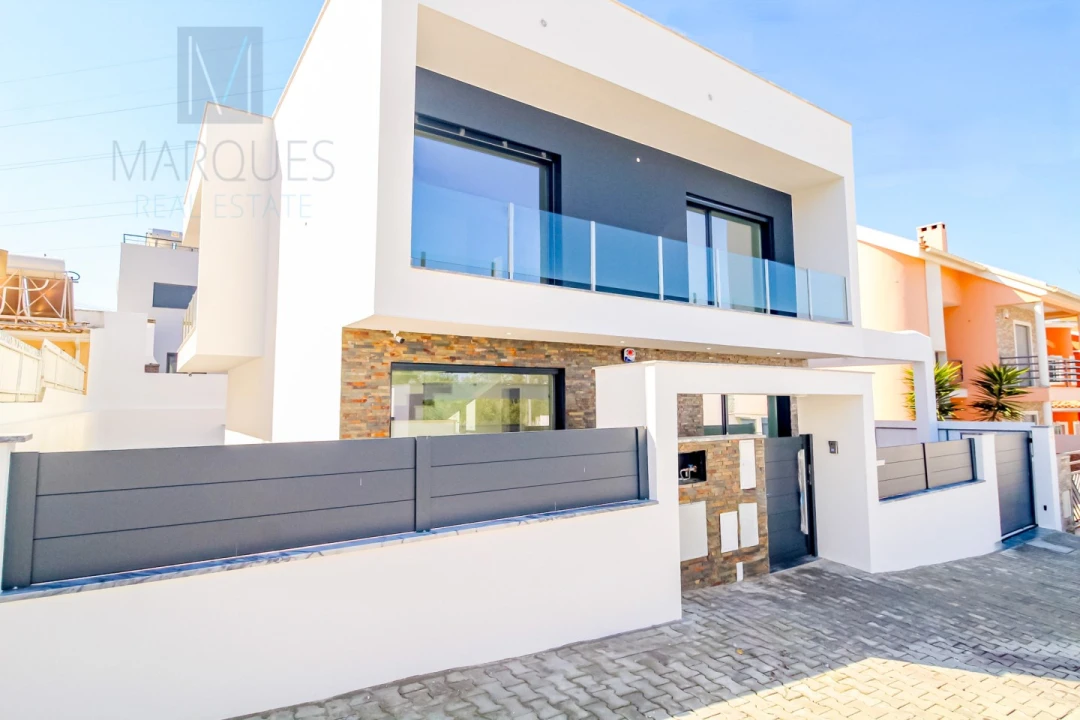 Moradia T4 para Venda em Corroios Foto 39