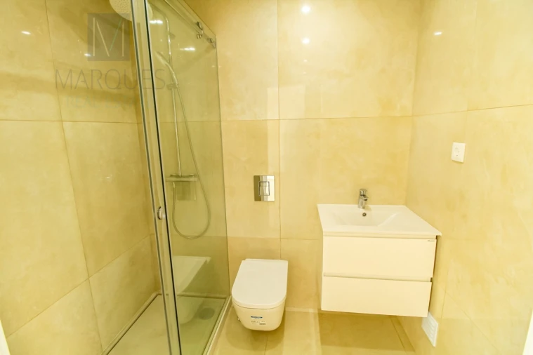 Moradia T4 para Venda em Corroios Foto 9