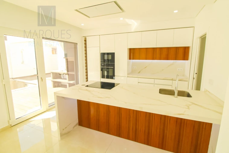 Moradia T4 para Venda em Corroios Foto 12