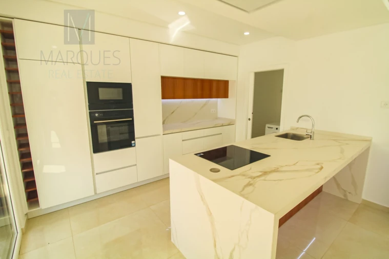 Moradia T4 para Venda em Corroios Foto 13