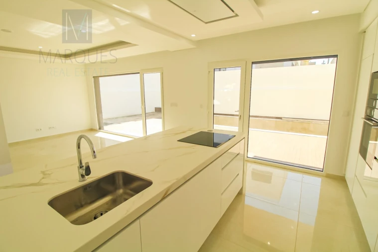 Moradia T4 para Venda em Corroios Foto 14