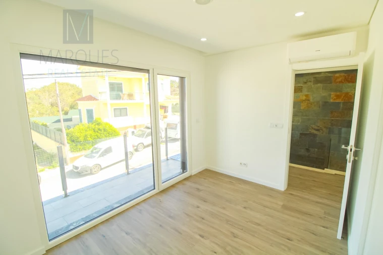 Moradia T4 para Venda em Corroios Foto 20