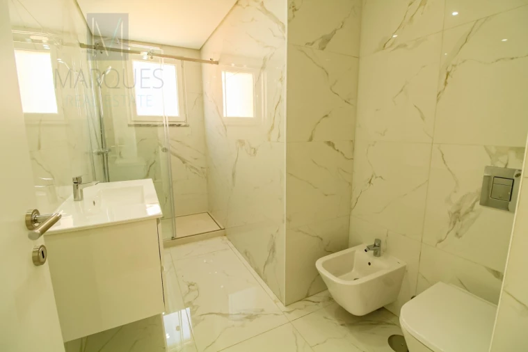 Moradia T4 para Venda em Corroios Foto 25