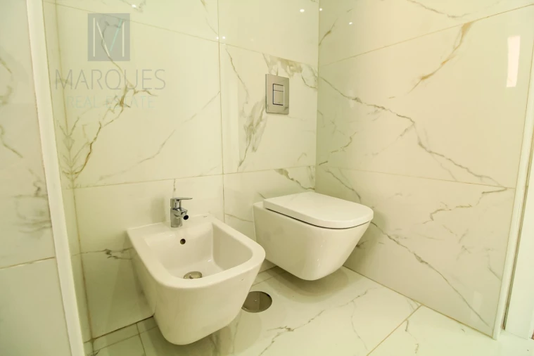 Moradia T4 para Venda em Corroios Foto 27