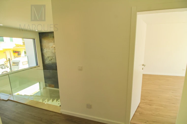 Moradia T4 para Venda em Corroios Foto 32