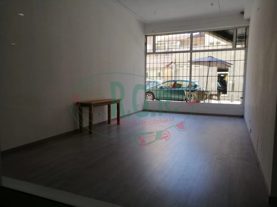 Loja para Venda em Gondomar (São Cosme), Valbom e Jovim Foto 3