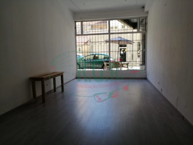 Loja para Venda em Gondomar (São Cosme), Valbom e Jovim Foto 2