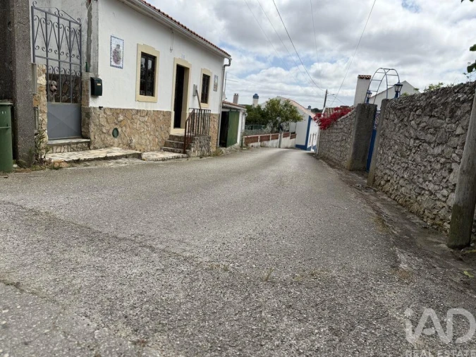 Moradia T3 para Venda em São Bartolomeu dos Galegos e Moledo Foto 25