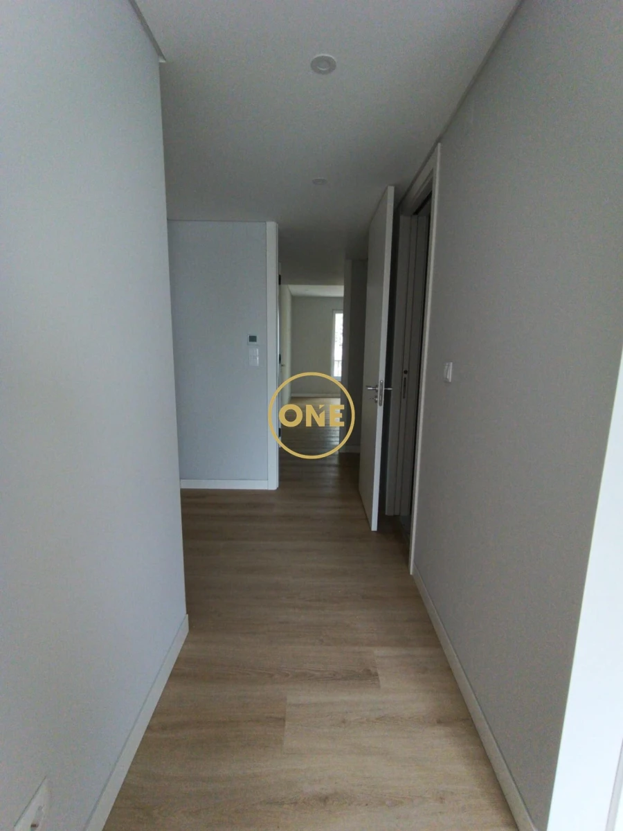 Apartamento T3 para Venda em Carcavelos e Parede Foto 4