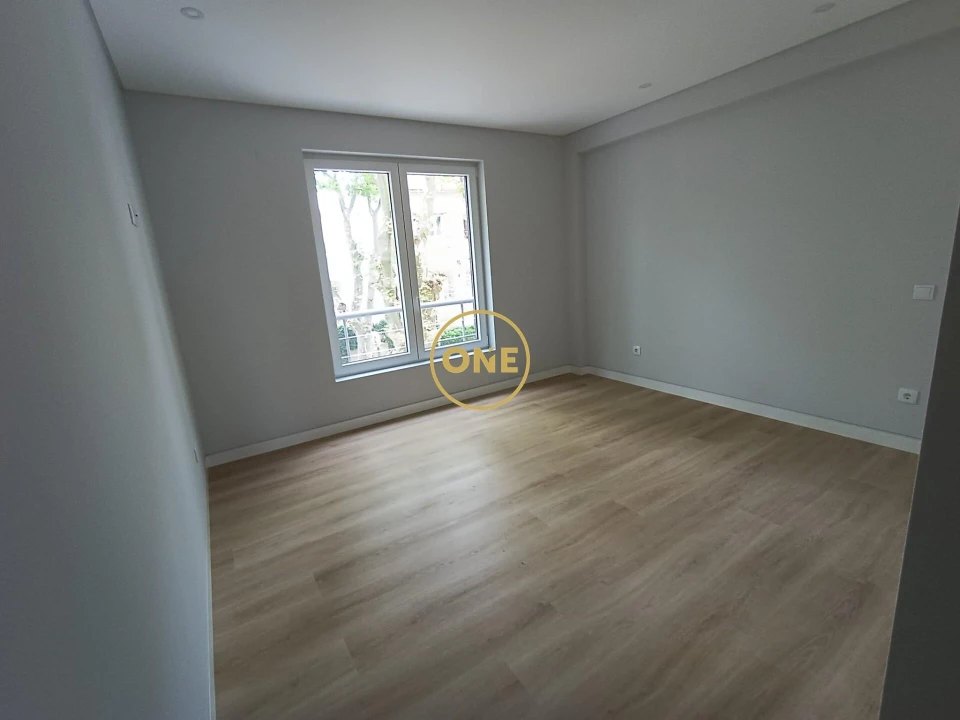 Apartamento T3 para Venda em Carcavelos e Parede Foto 8