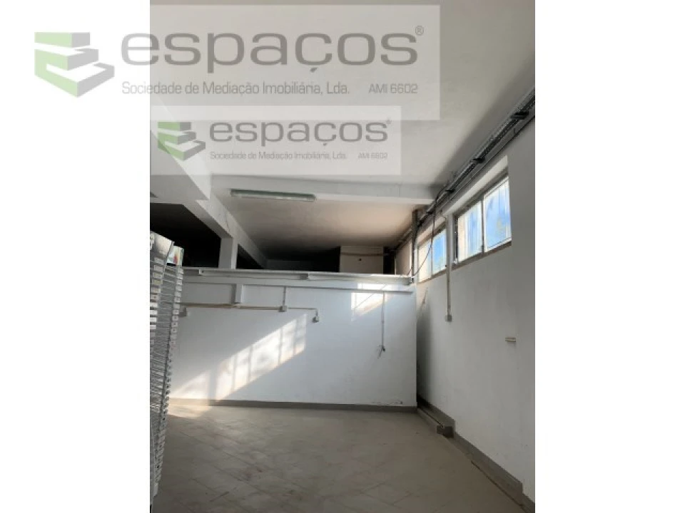 Armazém para Venda em Póvoa de Santa Iria e Forte da Casa Foto 1