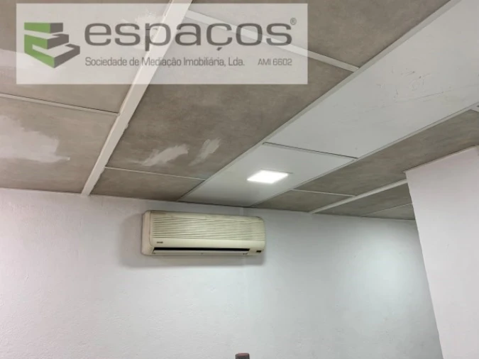 Armazém para Venda em Póvoa de Santa Iria e Forte da Casa Foto 8