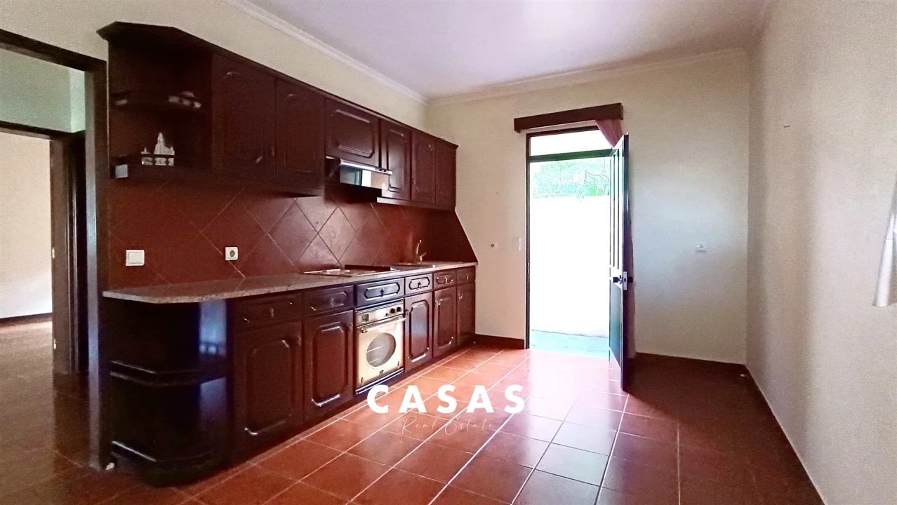 Moradia T4 para Venda em Estreito de Camara de Lobos Foto 9