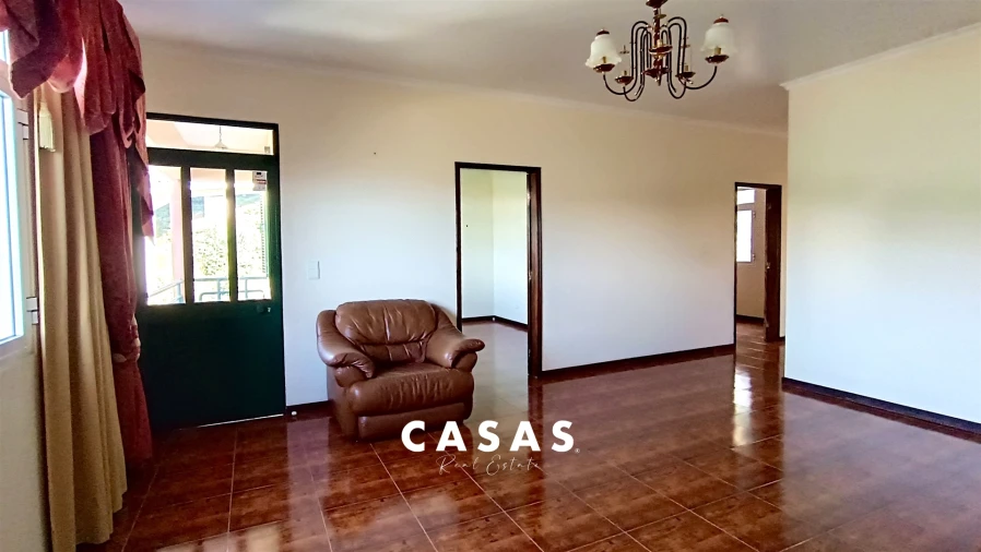 Moradia T4 para Venda em Estreito de Camara de Lobos Foto 7