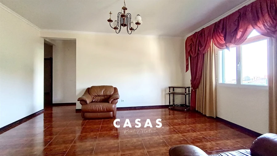 Moradia T4 para Venda em Estreito de Camara de Lobos Foto 6