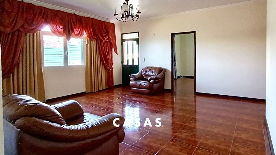 Moradia T4 para Venda em Estreito de Camara de Lobos Foto 5