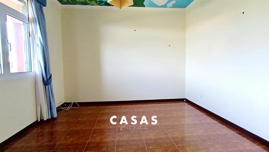 Moradia T4 para Venda em Estreito de Camara de Lobos Foto 16