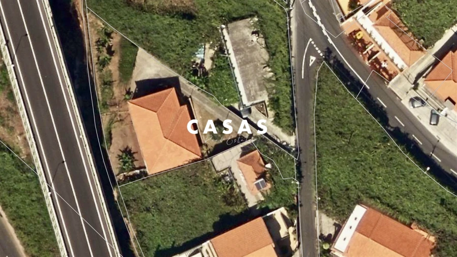 Moradia T4 para Venda em Estreito de Camara de Lobos Foto 25