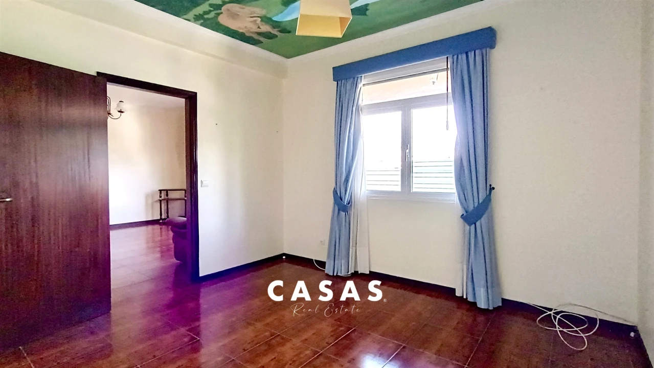 Moradia T4 para Venda em Estreito de Camara de Lobos Foto 17