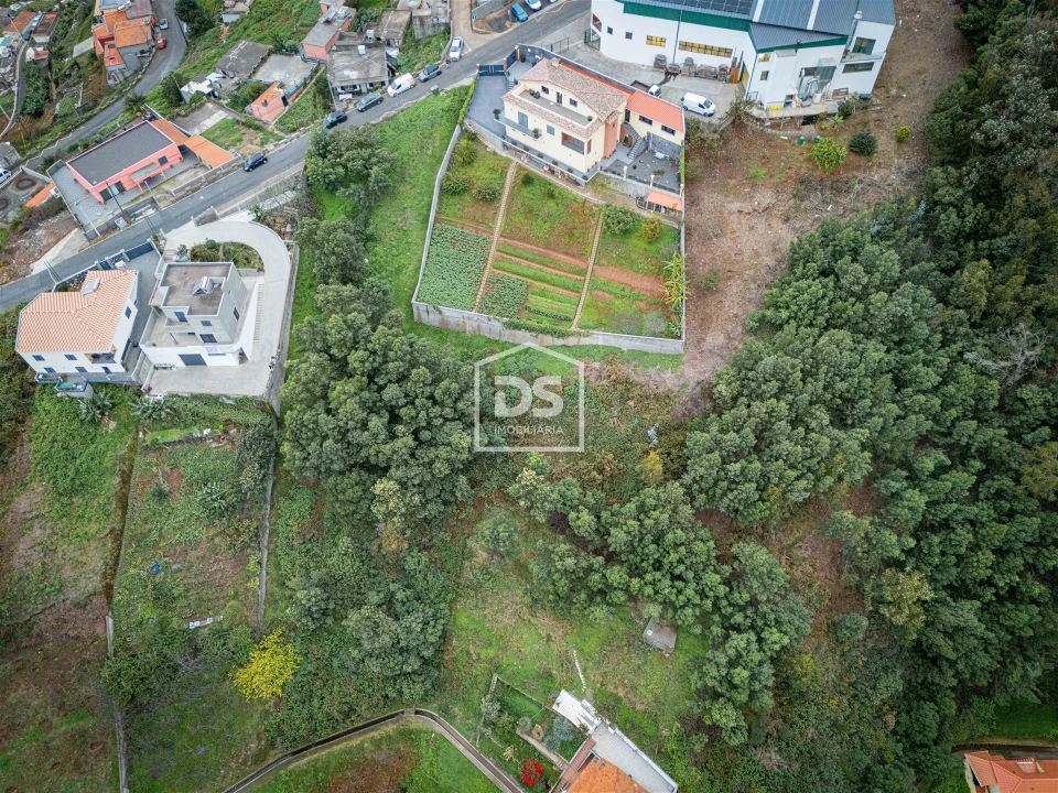 Terreno para Venda em Estreito de Camara de Lobos Foto 2