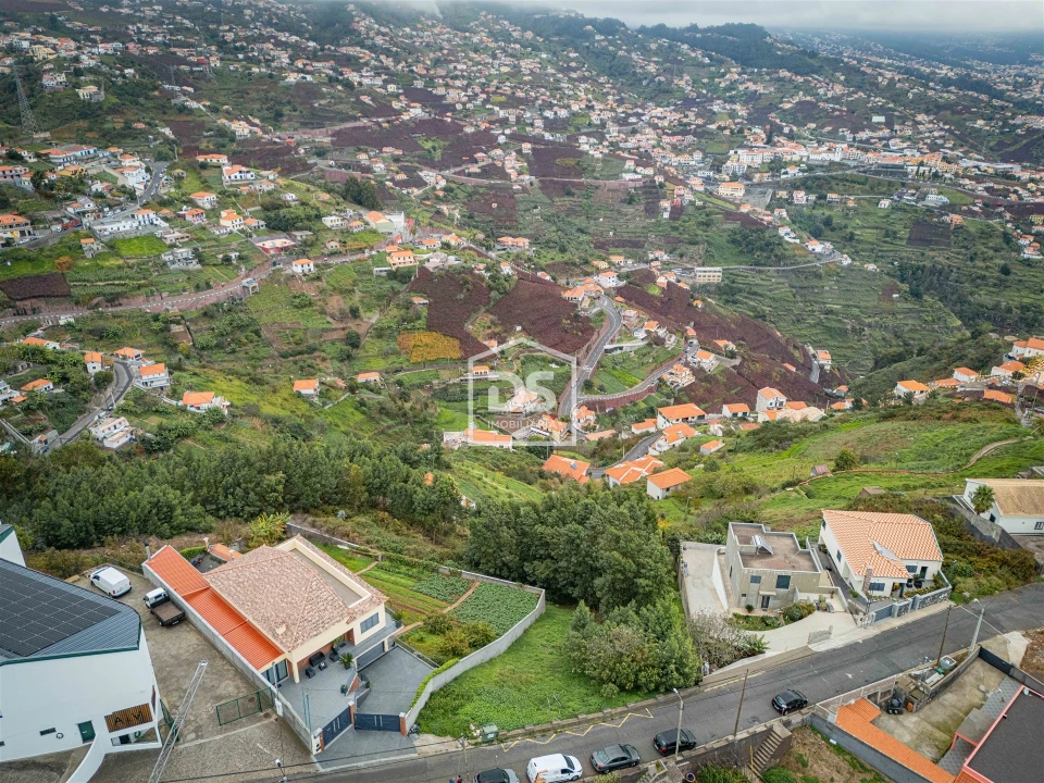 Terreno para Venda em Estreito de Camara de Lobos Foto 4
