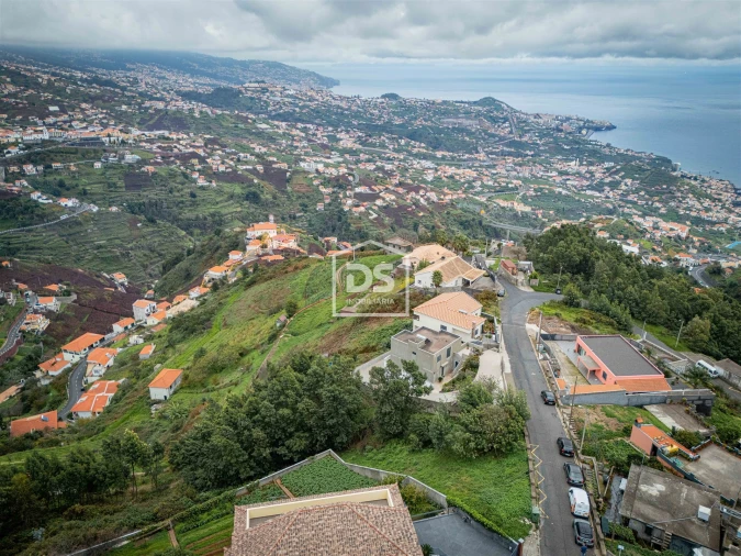 Terreno para Venda em Estreito de Camara de Lobos Foto 3