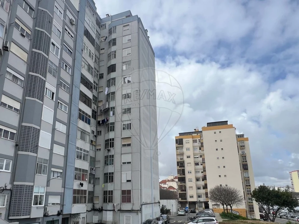 Apartamento T1 para Venda em Águas Livres Foto 2