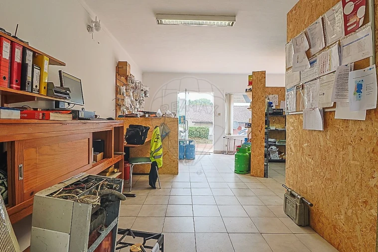 Loja para Arrendamento em Eiras e São Paulo de Frades Foto 11