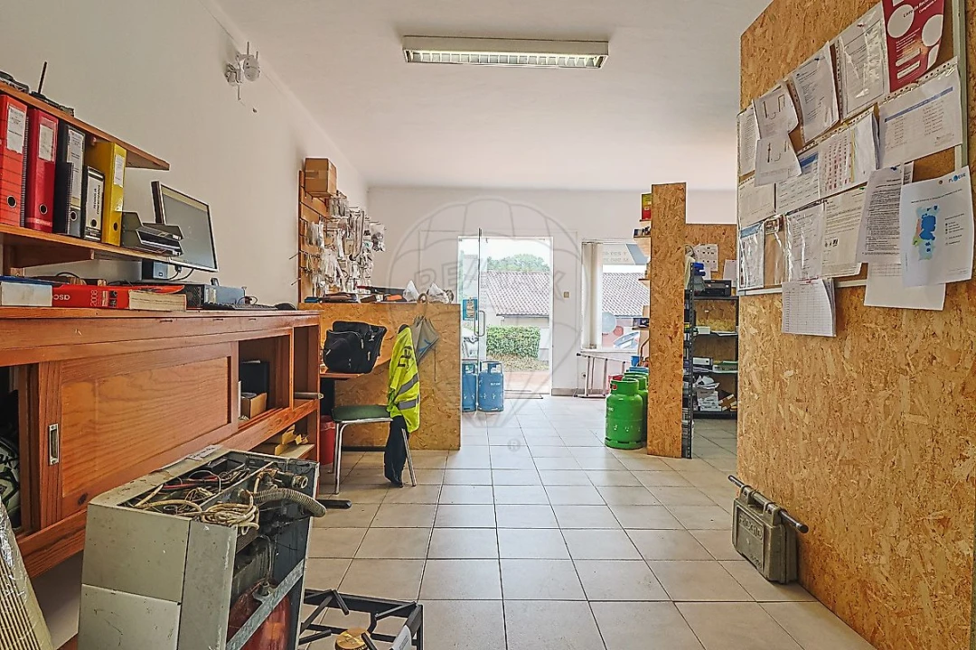 Loja para Arrendamento em Eiras e São Paulo de Frades Foto 11