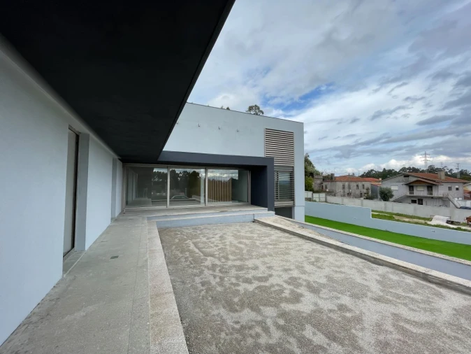 Moradia T3 para Venda em Argoncilhe Foto 33