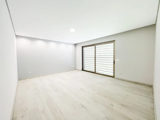 Moradia T3 para Venda em Argoncilhe Foto 43