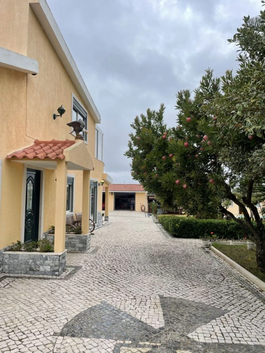 Moradia T4 para Venda em São João das Lampas e Terrugem Foto 2