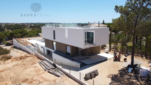 Moradia T4 para Venda em Quarteira
