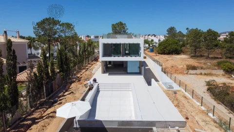 Moradia T4 para Venda em Quarteira