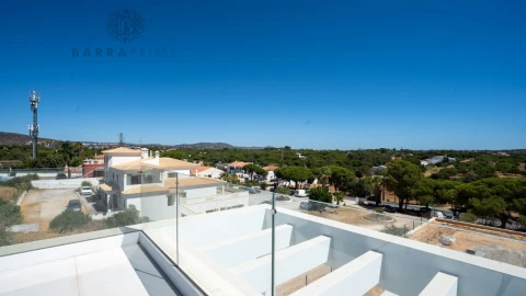 Moradia T4 para Venda em Quarteira