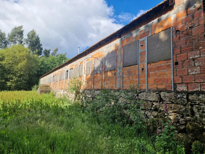 Armazém para Venda em Boa Aldeia, Farminhão e Torredeita