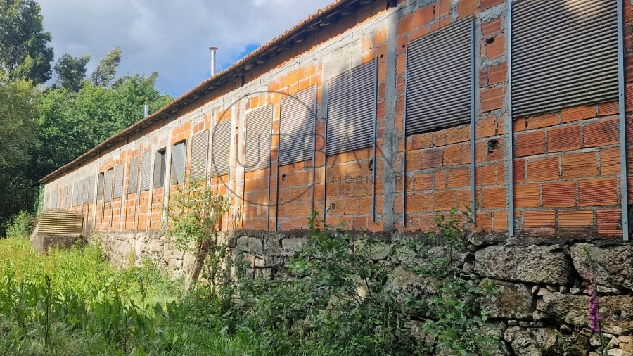 Armazém para Venda em Boa Aldeia, Farminhão e Torredeita