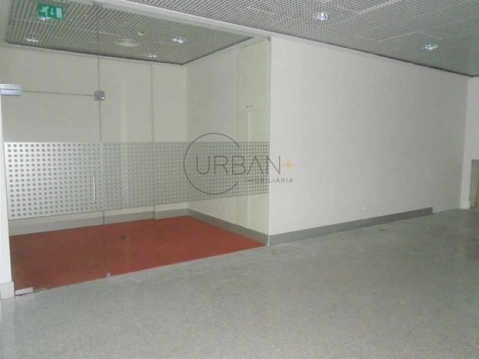 Loja para Arrendamento em Abraveses Foto 3