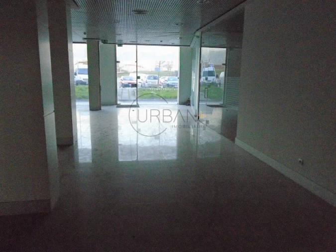 Loja para Arrendamento em Abraveses Foto 6