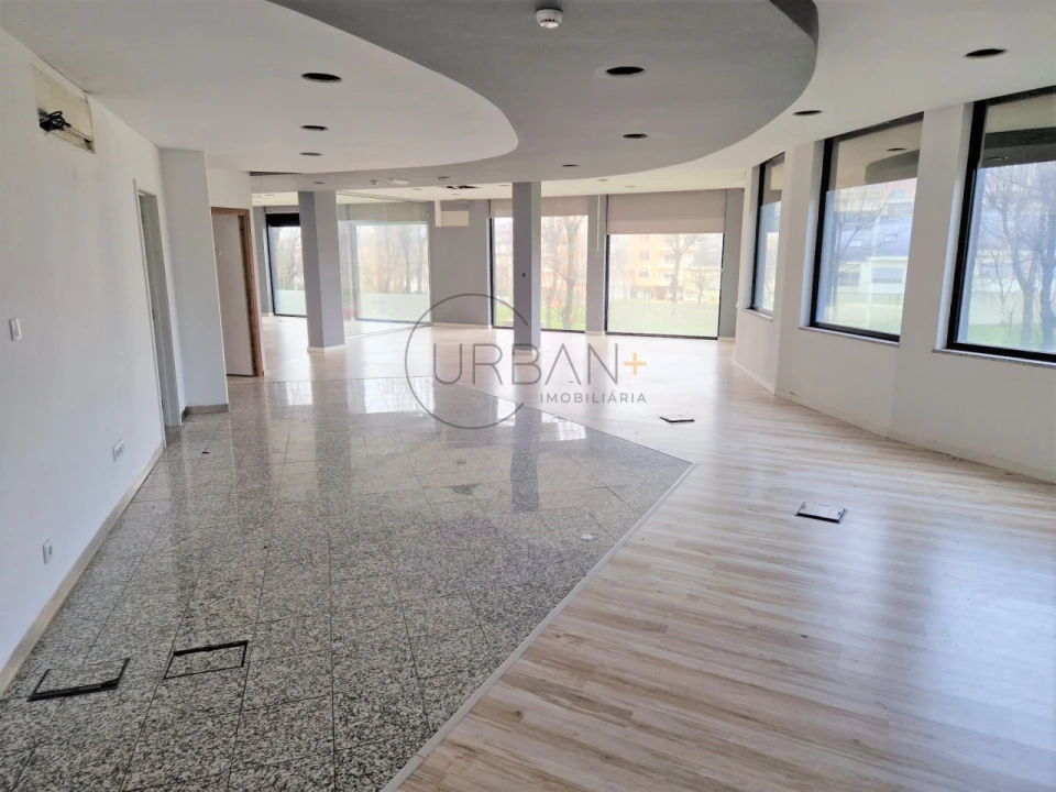 Loja para Arrendamento em Viseu Foto 2