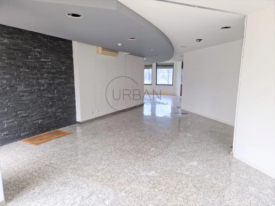 Loja para Arrendamento em Viseu Foto 4