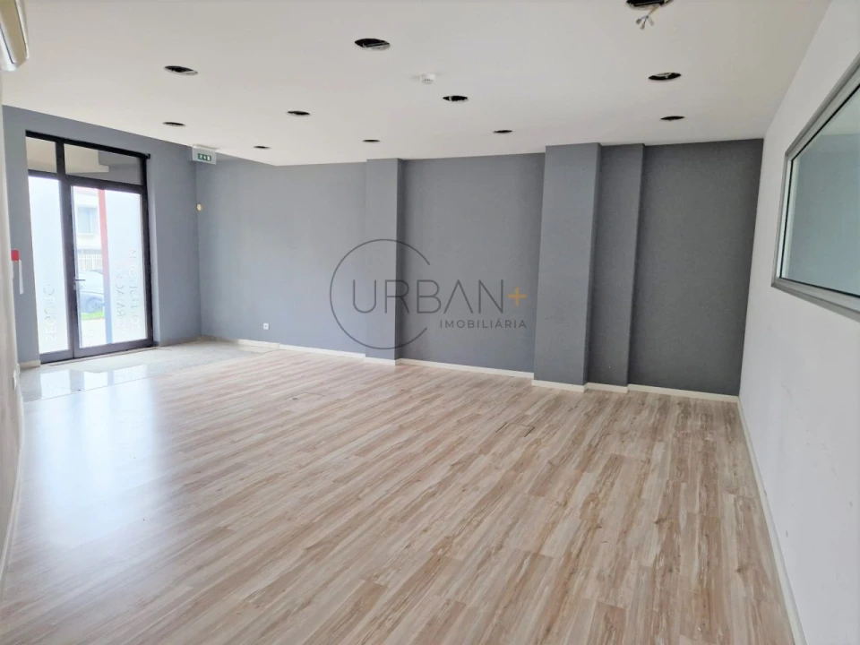 Loja para Arrendamento em Viseu Foto 8