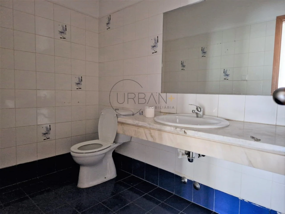 Loja para Arrendamento em Viseu Foto 12