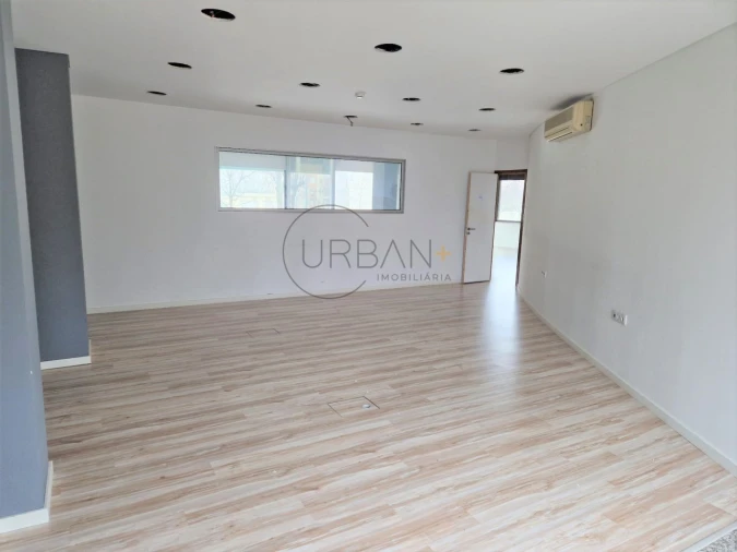 Loja para Arrendamento em Viseu Foto 7