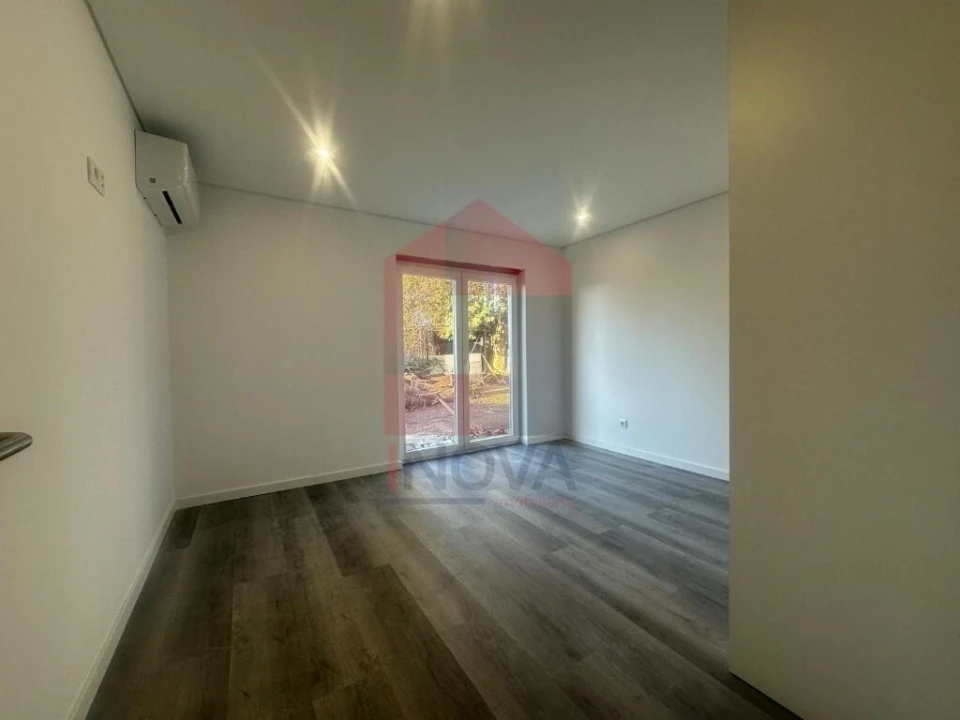 Moradia T5 para Venda em Lomar e Arcos Foto 8