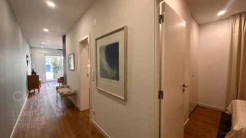 Moradia T2 para Arrendamento em Charneca de Caparica e Sobreda