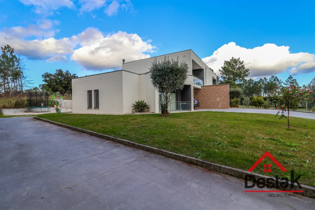 Moradia T4 para Venda em Ferreira de Aves Foto 55